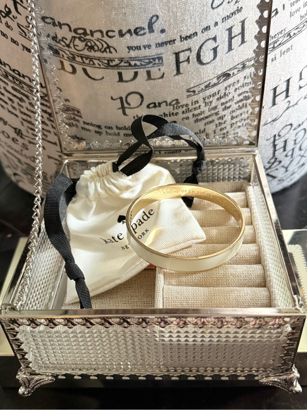 kate spade ♠️ Gold Bangle Bracelet Crème de le Crème - Elegant Women's Accessory - Picture 1 of 2